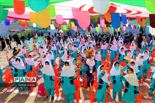 زنگ شکوفه‌ها در مدارس آباده