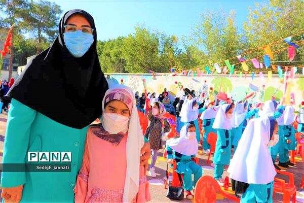 زنگ شکوفه‌ها در مدارس آباده