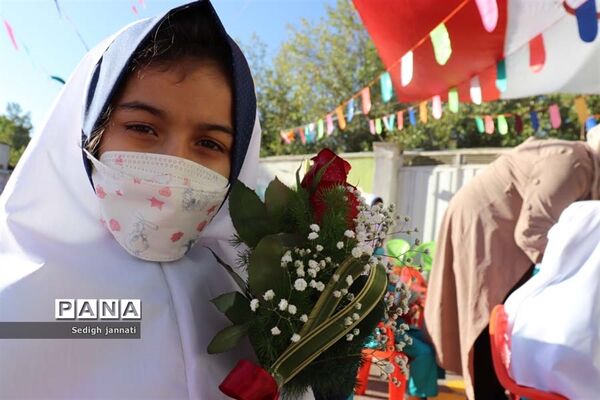 زنگ شکوفه‌ها در مدارس آباده