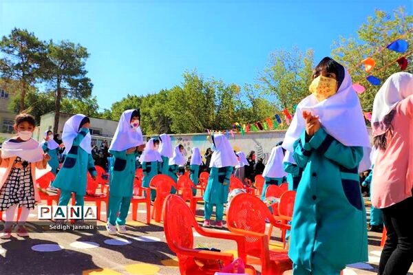 زنگ شکوفه‌ها در مدارس آباده
