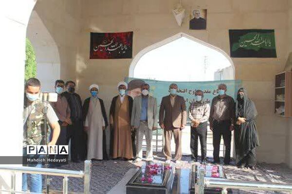 عطر افشانی قبور مطهر شهدا و جشن شکوفه‌ها در منطقه دلوار