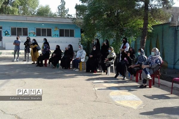 جشن شکوفه‌ها در مدرسه مهدی دوست ناحیه یک ری