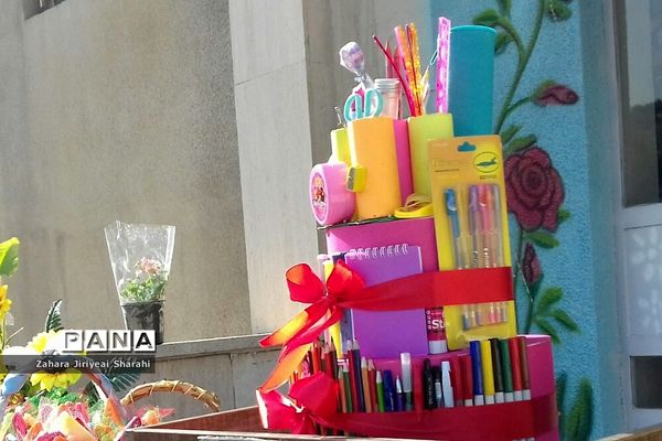 جشن شکوفه‌ها در مدرسه مهدی دوست ناحیه یک ری