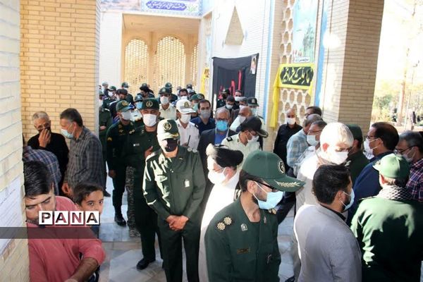 عطرافشانی وغبارروبی گلزارشهدای ابرکوه