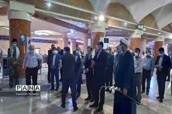 تجدید میثاق و عطر افشانی قبور مطهر شهدا در بوشهر