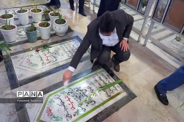 تجدید میثاق و عطر افشانی قبور مطهر شهدا در بوشهر