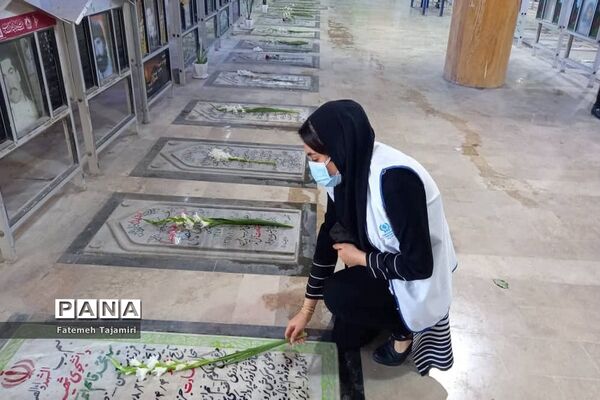 تجدید میثاق و عطر افشانی قبور مطهر شهدا در بوشهر