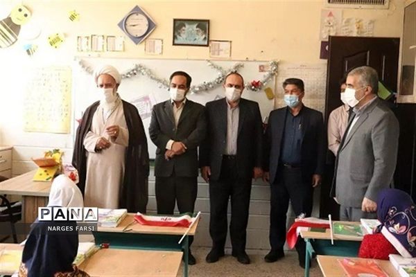 برپایی جشن شکوفه‌ها در دبستان کوثر شهرستان جعفرآباد قم