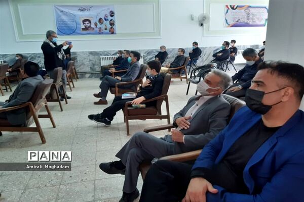 رونمایی از کتاب سه سردار به مناسبت هفته دفاع مقدس و اربعین حسینی
