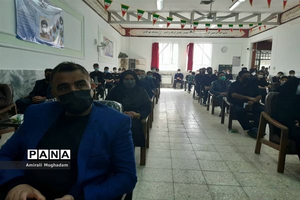 رونمایی از کتاب سه سردار به مناسبت هفته دفاع مقدس و اربعین حسینی