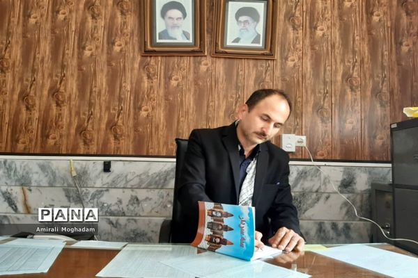 رونمایی از کتاب سه سردار به مناسبت هفته دفاع مقدس و اربعین حسینی