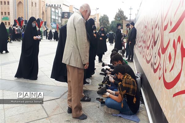 زائران حرم رضوی در اربعین حسینی