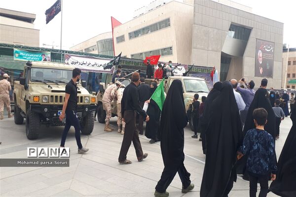 زائران حرم رضوی در اربعین حسینی