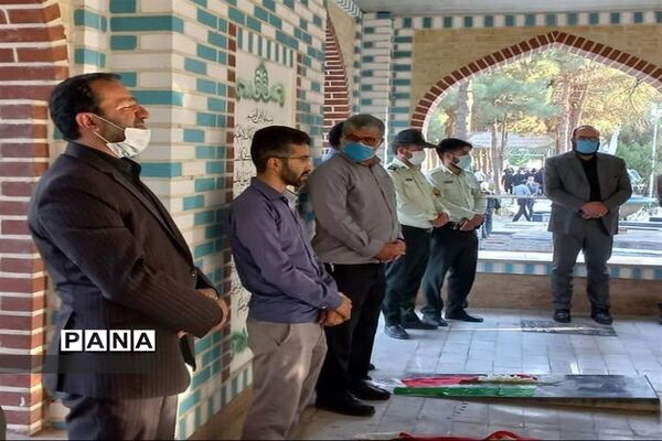 برگزاری مراسم غبار روبی و عطرافشانی گلزار شهدای شهر مشکین دشت کرج