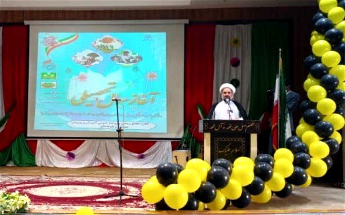 آینده میهن اسلامی امروز در دستان معلمان و دانش آموزان است