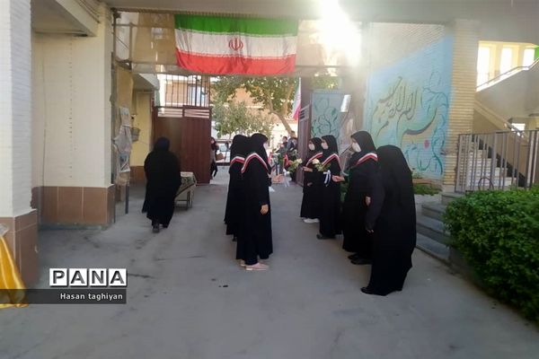 نواخته شدن زنگ بازگشایی مدارس استان اصفهان