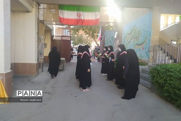 نواخته شدن زنگ بازگشایی مدارس استان اصفهان