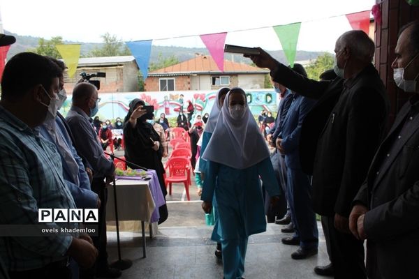 آیین آغاز سال تحصیلی در دبستان سعادت شهرستان گلوگاه