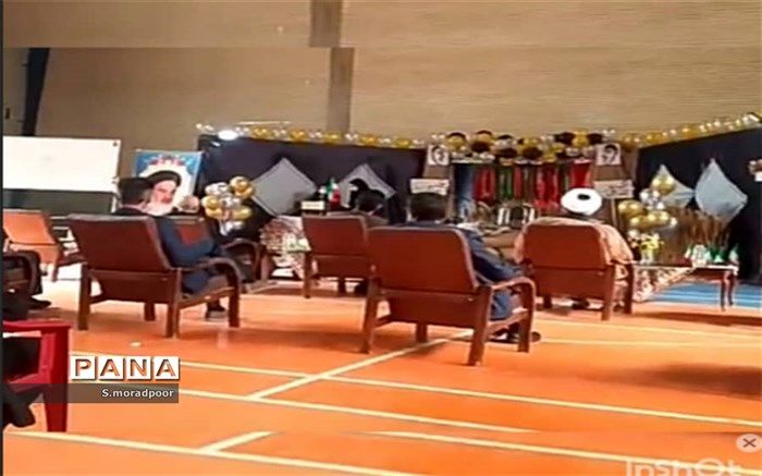 نواختن زنگ آغاز مدرسه در شهرکرد