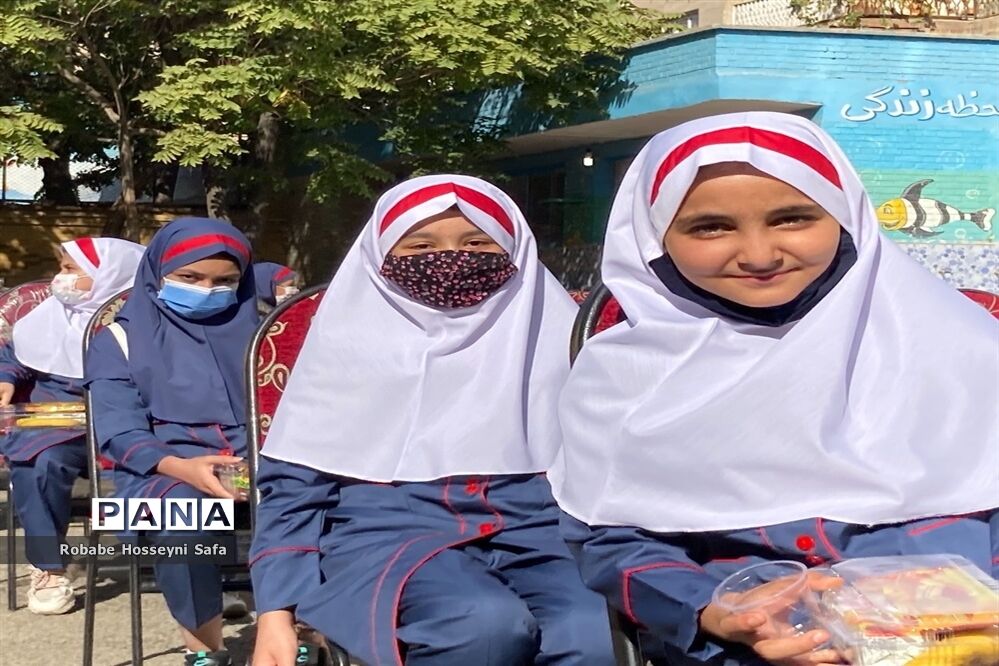 آیین بازگشایی مدارس منطقه ۱۷، در مدرسه شهدای گمنام