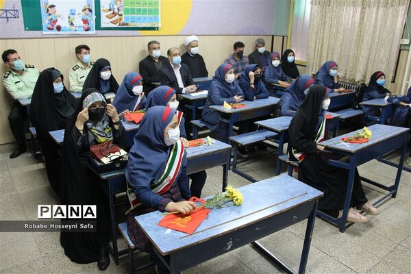 آیین بازگشایی مدارس منطقه ۱۷، در مدرسه شهدای گمنام