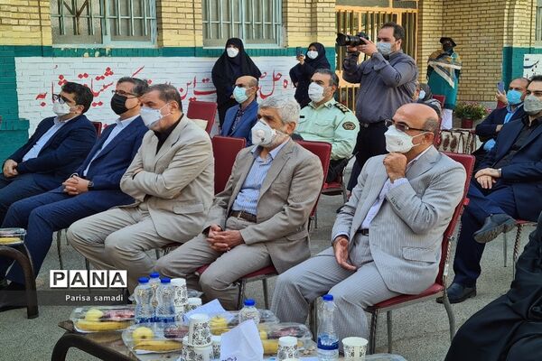 زنگ مهر در مدارس منطقه ۱۳ شهر تهران به صدا در آمد