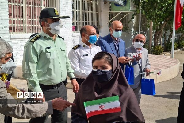 زنگ مهر در مدارس منطقه ۱۳ شهر تهران به صدا در آمد