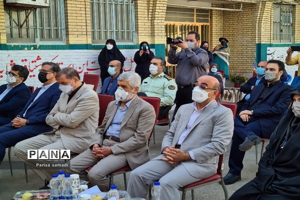 زنگ مهر در مدارس منطقه ۱۳ شهر تهران به صدا در آمد