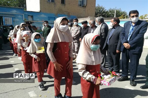 نواخته شدن زنگ مهر و مقاومت در دبستان دخترانه مهدیه در شهر قدس