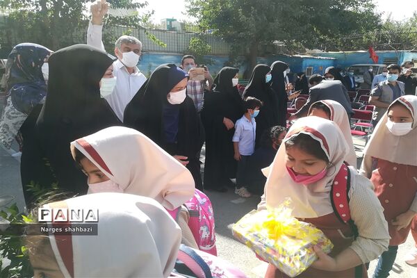 نواخته شدن زنگ مهر و مقاومت در دبستان دخترانه مهدیه در شهر قدس