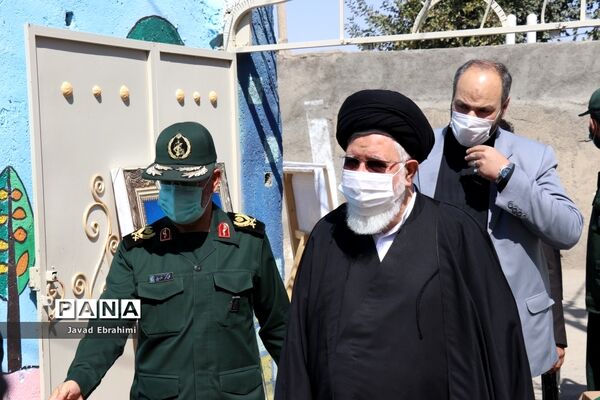 اقامه اولین نماز مهر در مدارس خراسان رضوی به امامت نماینده ولی فقیه