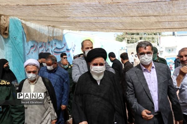 اقامه اولین نماز مهر در مدارس خراسان رضوی به امامت نماینده ولی فقیه