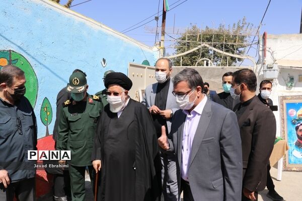 اقامه اولین نماز مهر در مدارس خراسان رضوی به امامت نماینده ولی فقیه