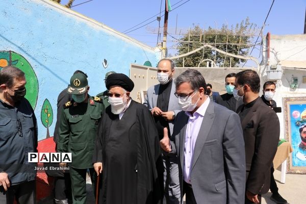 اقامه اولین نماز مهر در مدارس خراسان رضوی به امامت نماینده ولی فقیه