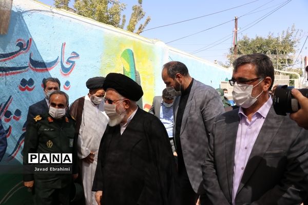 اقامه اولین نماز مهر در مدارس خراسان رضوی به امامت نماینده ولی فقیه