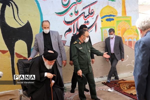 اقامه اولین نماز مهر در مدارس خراسان رضوی به امامت نماینده ولی فقیه