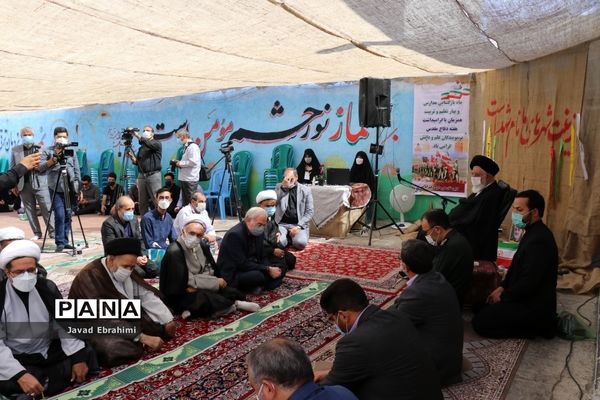 اقامه اولین نماز مهر در مدارس خراسان رضوی به امامت نماینده ولی فقیه