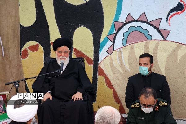 اقامه اولین نماز مهر در مدارس خراسان رضوی به امامت نماینده ولی فقیه