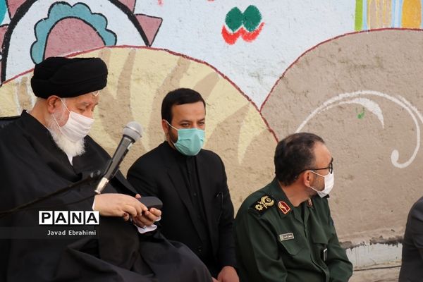 اقامه اولین نماز مهر در مدارس خراسان رضوی به امامت نماینده ولی فقیه