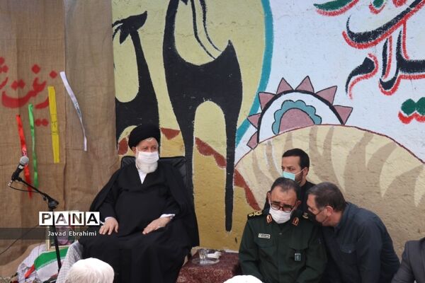 اقامه اولین نماز مهر در مدارس خراسان رضوی به امامت نماینده ولی فقیه