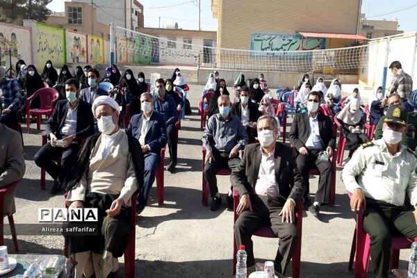 آیین نواختن زنگ مهر و مقاومت در اردستان