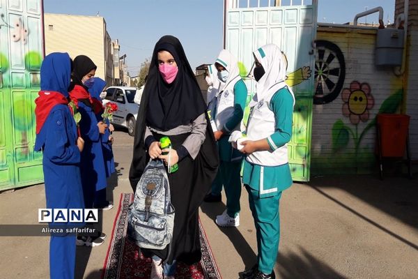 آیین نواختن زنگ مهر و مقاومت در اردستان