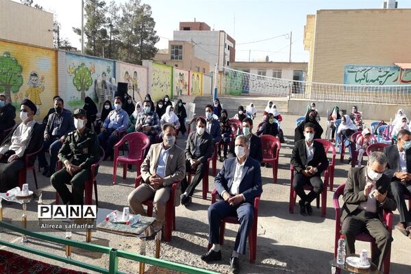 آیین نواختن زنگ مهر و مقاومت در اردستان