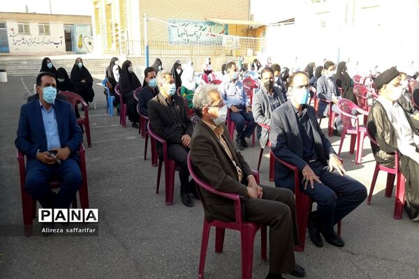 آیین نواختن زنگ مهر و مقاومت در اردستان