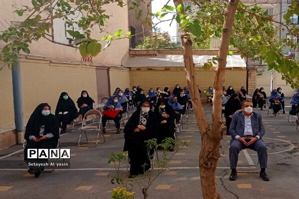 نواخته شدن زنگ مهر در دبیرستان راه زینب منطقه ۱۳ تهران