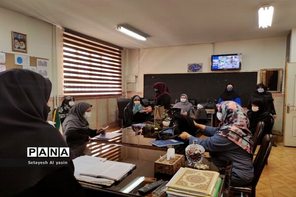نواخته شدن زنگ مهر در دبیرستان راه زینب منطقه ۱۳ تهران