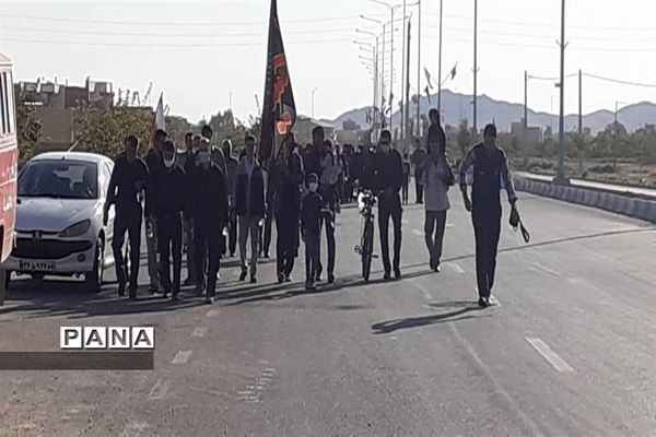 برگزاری همایش پیاده روی در ابرکوه به مناسبت هفته دفاع مقدس