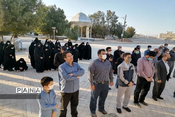 برگزاری همایش پیاده روی در ابرکوه به مناسبت هفته دفاع مقدس