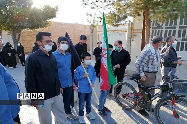 برگزاری همایش پیاده روی در ابرکوه به مناسبت هفته دفاع مقدس