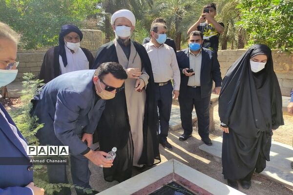 برگزاری مراسم غبار روبی و عطر افشانی مزار شهدای کوت سیدصالح